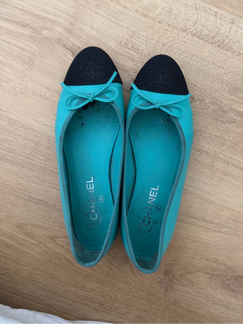 CHANEL Turquoise and Black Cap-Toe Ballet Flats - Picture 3 of 7